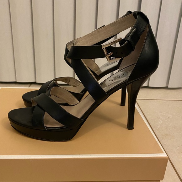 Michael Kors Evie Platform - Picture 1 of 4